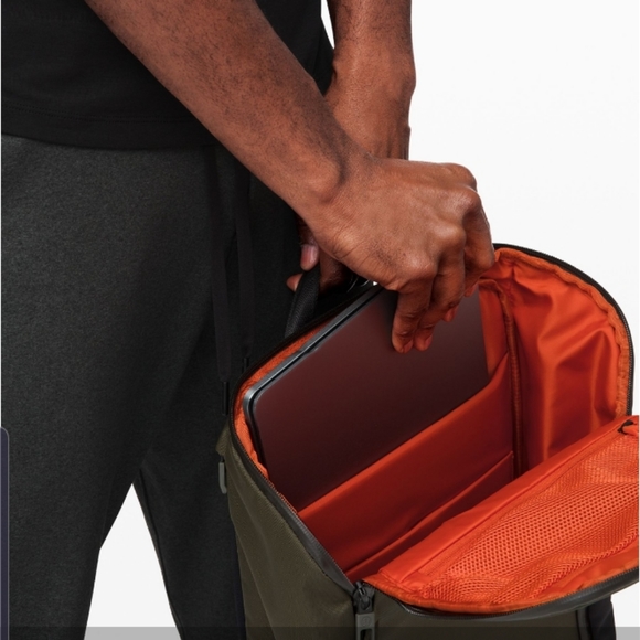 🆕️ Lululemon More Miles Backpack 25.5L Dk. Olive. - Picture 4 of 8